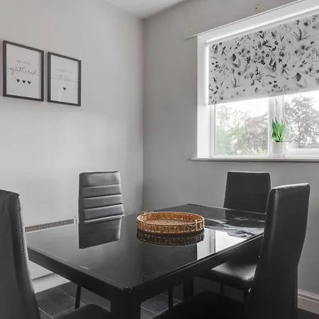 A Delightful Flat In Manchester.-2