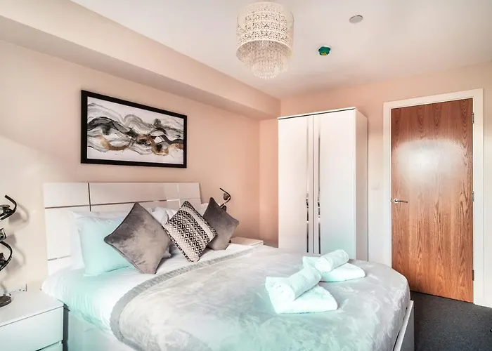 Spacious & Bright 2 Bed In Manchester