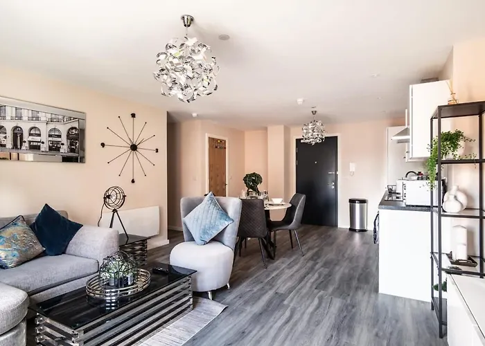 Spacious & Bright 2 Bed In Manchester