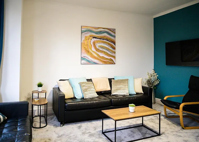 Aqua Springs, 2 Bedroom Sofa Bed, Sleeps 6, 1St Floor Apartment, Near Didsbury