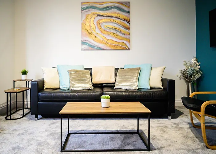 Aqua Springs, 2 Bedroom Sofa Bed, Sleeps 6, 1St Floor Apartment, Near Didsbury