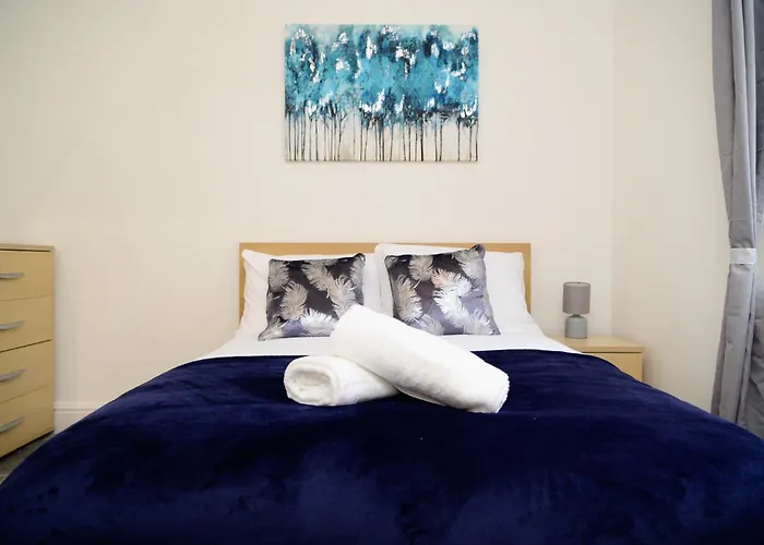 Aqua Springs, 2 Bedroom Sofa Bed, Sleeps 6, 1St Floor Apartment, Near Didsbury